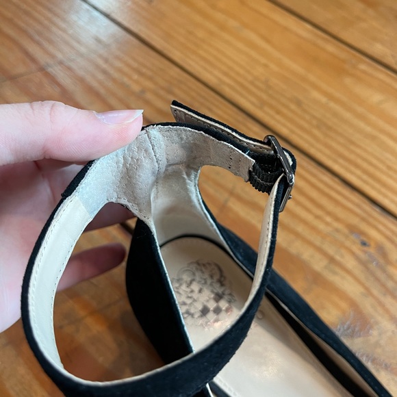 (387) *VINCE CAMUTO HEELS* - Picture 6 of 15